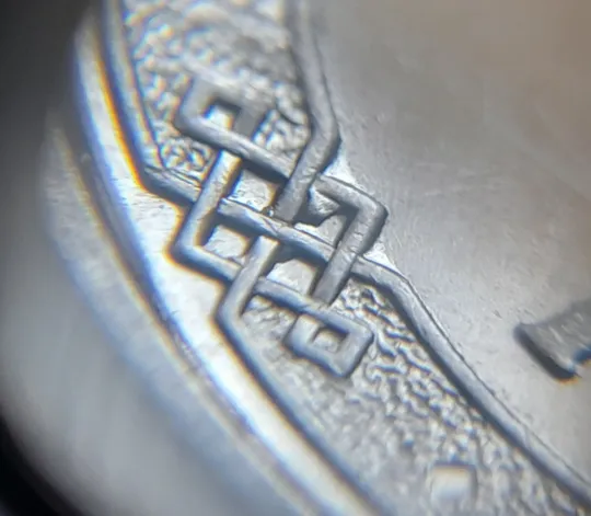 (7222) 1 гривня 2022 викрошки на аверсі, напливи металу на елементах зображення (1 гривна 2022 брак) Де купити