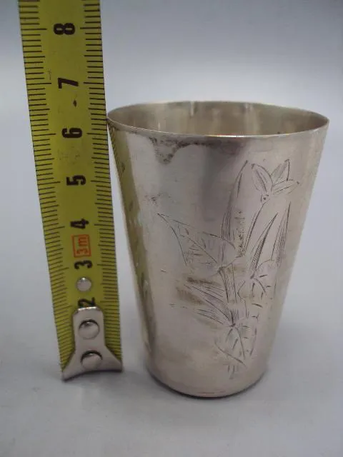 Рюмка стопка резьба цветок и листья серебро клеймо голова вес 35,82 г размер 6,3х4,5 см №14320 Інтернет-аукціон