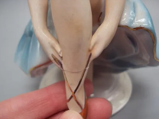 Фигура фарфор Германия балет балерина завязывает пуанты 17 см под реставрацию (№1857) №10572 З аукціону