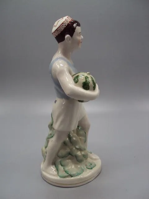 Фигура фарфор статуэтка Городница мальчик с арбузами узбек несет арбузы высота 22,5 см №14453 Де купити
