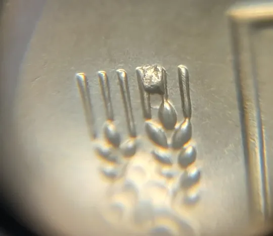 Купити (8058) 10 копійок 2022 гарні викрошки на аверсі (різновид) (10 копеек 2022 брак)