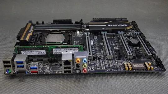 материнская плата Gigabyte GA-X99P-SLI Ultra Durable (s2011-3, Intel X99, 4x PCI-Ex 16) Недорого