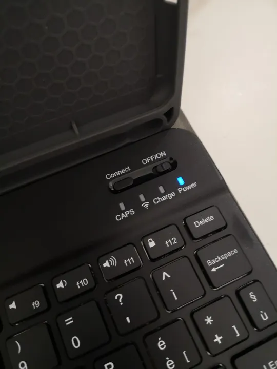 Знімна бездротова Bluetooth-клавіатура + підставка із захисною кришкою зі шкіри PU для планшета (чорна)  (17) в Україні