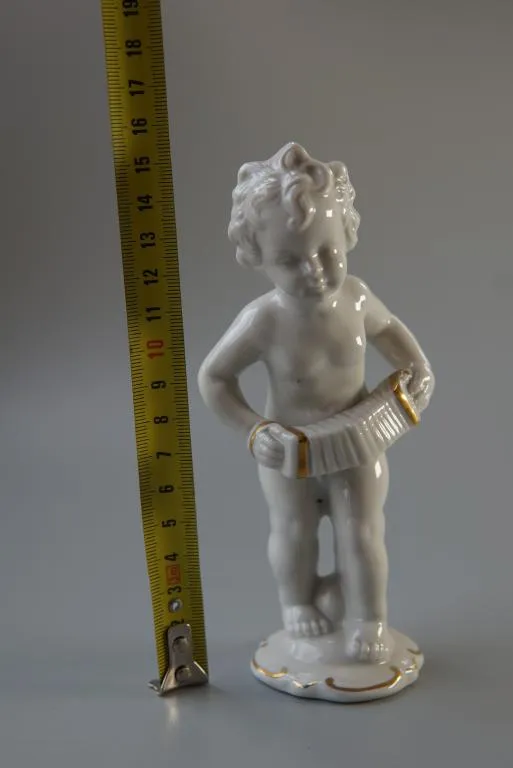 Купити Фигура фарфор Каподимонте Италия путти мальчик с гармошкой клеймо корона N Capodiмonte 15,3см №10053