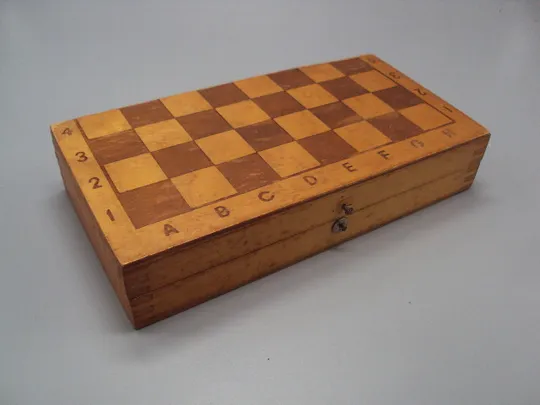 Купити Шахматная доска маленькая дерево 20 х 21 см настольная игра шахматы ссср №18528МЯ