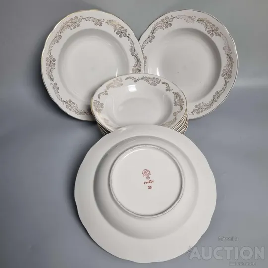 Купити Порцелянові тарілки 9 шт.