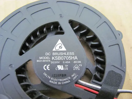 номер0176-25 Вентилятор (кулер, FAN) BA31-00107A для SAMSUNG NP300 NP300E NP300E5A NP300E7A оригінал Де купити
