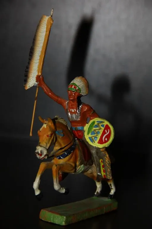 индеец вождь с копьем ELASTOLIN ФРГ (МАССА - КОМПОЗИТ) 40-50ые годы 70-75мм Продаж