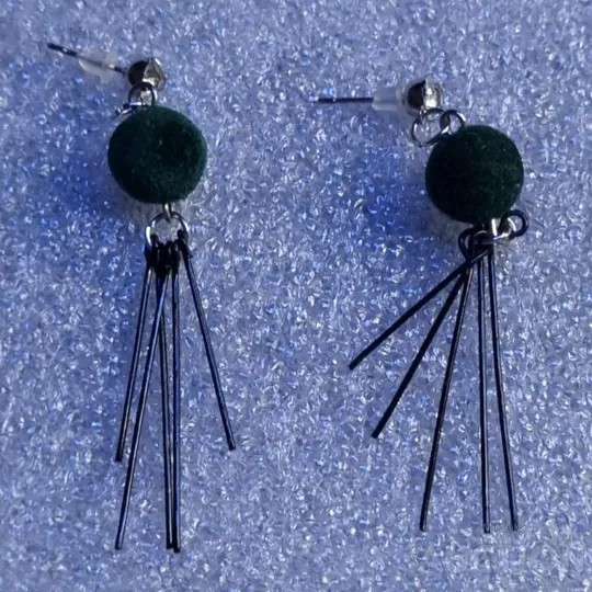 Стильні сережки цвяшки Інтернет-аукціон