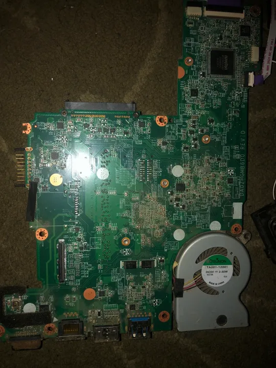 Для Acer Aspire One 725 материнська плата з системою охолодження,wi-fi модулем,динаміками,платами розширення Де купити