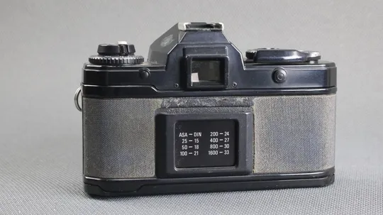 Пленочный фотоаппарат Yashica FX-D Quartz + объектив Sakar 35-70mm/3.5-4.5 MC Ф52мм Вживане Інтернет-аукціон