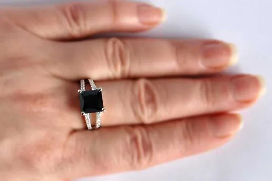 Купити Срібна каблучка кілечко онікс циркони 925 проба Austria