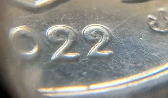 (5783) 10 копійок 2022 різновид викрошки у третій цифрі "2" слова "2022" на аверсі (10 копеек 2022 брак) Продаж