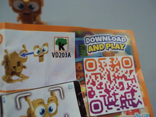 Фигурка киндер сюрприз VD203А Ferrero Robot Oro механический робот (заводится и ходит) №18606л З аукціону