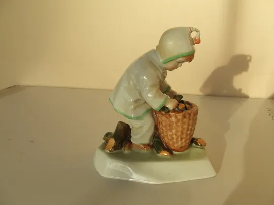 Девушка  НЮ раз. 20 х 10 см. 1960 гг. Гологазо Венгрия.  и много другого. Недорого