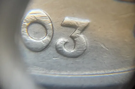 (7299) 1 гривня 2003 зминання елементів зображення на аверсі (1 гривна 2003 брак) З аукціону