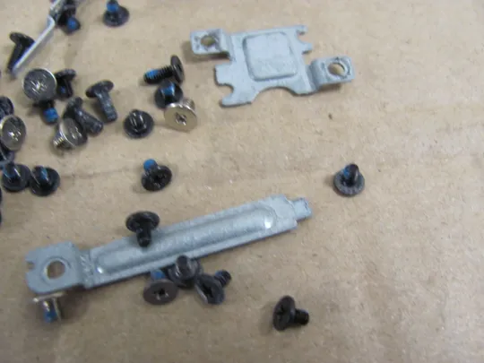 584-18 комплектуюче гвинти для Dell LATITUDE E5570  оригінал З аукціону