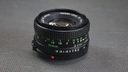 объектив Canon FD 50mm/1.8 Ф52мм на полный кадр (24x36mm) З аукціону