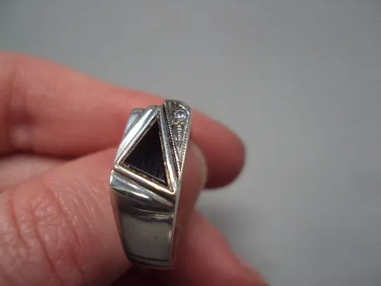 Кольцо новое перстень черный треугольник серебро 925 проба Украина вес 4,51 г 20 размер №15577 На торгах