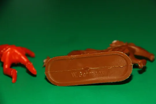 ІНДІАНЕЦЬ В ШАПЦІ З БІЗОНА НА КОНІ индеец JEAN HÖFLER 54мм без фарби Продаж