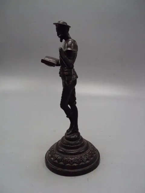 Фигура чугун Касли 1983 год статуэтка Дон Кихот с книгой без шпаги высота 20,5 см ссср №14005 З аукціону