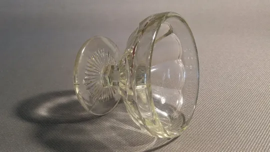 Ваза цукерниця креманка на ніжці міні прозоре радянське скло Вживане На торгах