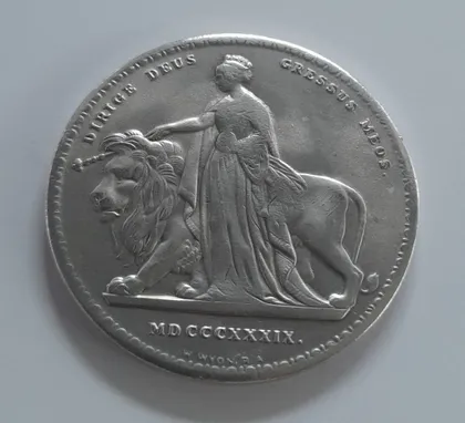 фото, 5 фунтів 1839 року "Королева Великобританії" Копія.