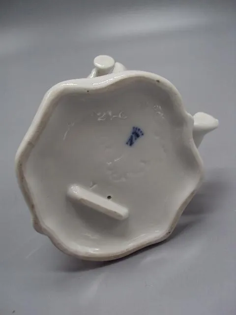 Фигура фарфор Каподимонте Италия Capodiмonte путти мальчик с дудочкой клеймо корона N 11см №11173 Інтернет-аукціон