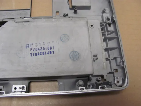 номер0999-2 Кришка дно піддон корпуса Нижний корпус (дно) для ноутбука Низ з type-c портом AM1DJ000411 04M07T  для Dell Precision 7710 7720 оригінал З аукціону