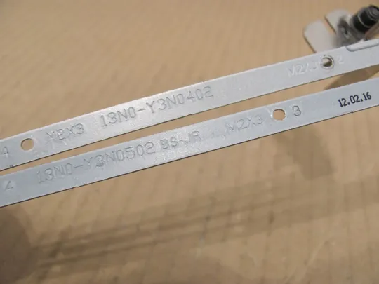 номер0234-13 кріплення,Фіксатор,Скоби,Закріплювач,Механізм з'єднання,fastening з петлями 13N0-Y3N0402 для Toshiba Satellite C670 C670D C675 C675D оригінал Продаж