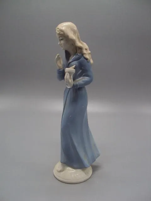 Фигура фарфор статуэтка Германия Липпельсдорф девушка с огнем держит факел в руках 25 см №14491 Де купити