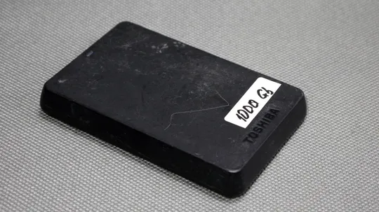 1Tb внешний жесткий диск HDD Toshiba Canvio Basics V63700-C p/n:HDTB110EK3AA External Black USB 3.0 Ціна