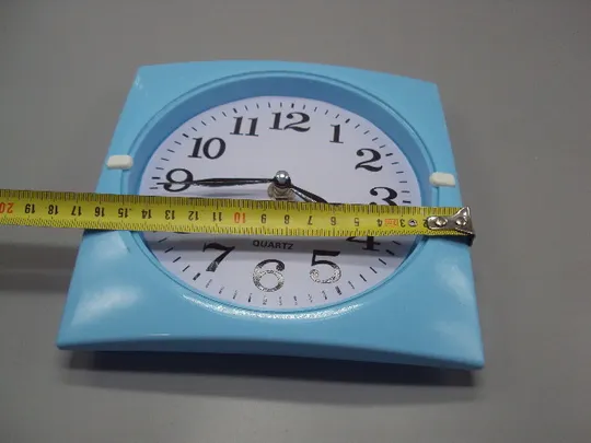 Настенные часы Quartz пластик квадратные Кварц Китай размер 17,8х16,5 см (нет механизма) №18544с З аукціону