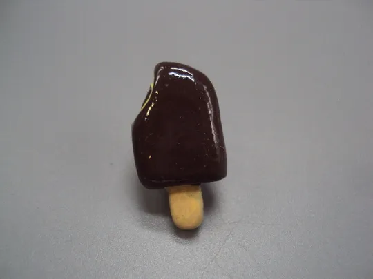 Значок пін морозиво ескимо на паличці пластик знак брошка №18446 Ціна