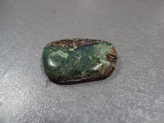 Камень хризоколл зелено-коричнвый на подложке для ювелирных изделий вес 3,4 г 5х25х17 мм №13264 Ціна