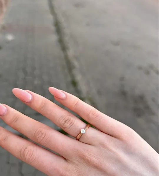 Золотий перстень зі вставкою діамант, каблучка для заручин Продаж