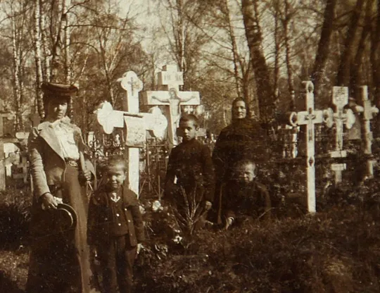 Стара стереопара стереофото стереоскопічна карточка На цвинтарі, 1900-ті рр. Росія З аукціону