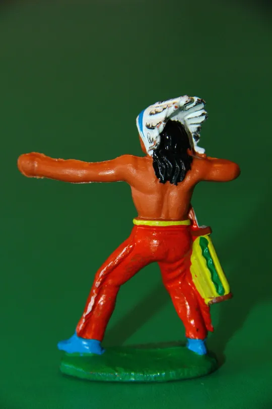 Купити індіанець НДР 032 ВЕДМІДЬ ЩО Б`Є Еміль Байєр