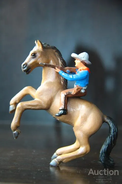 конь лошадь (BULLYLAND) масштаб 1:25 Недорого