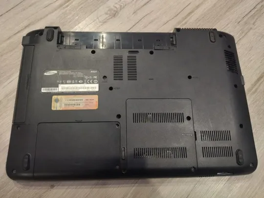 Корпус для ноутбука Samsung R525 весь в зборі з петлями З аукціону