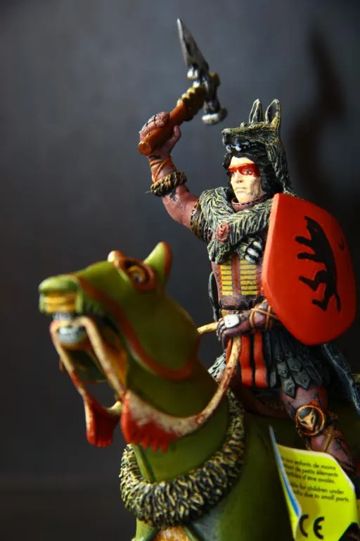 рыцарь воин с ударным молотом на коне  90-100мм PLASTOY Франция Недорого