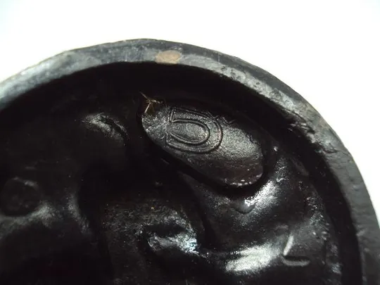 Фигура чугун Свердловск статуэтка мальчик кормит голубей мальчик и голуби высота 12 см №13793 Інтернет-аукціон