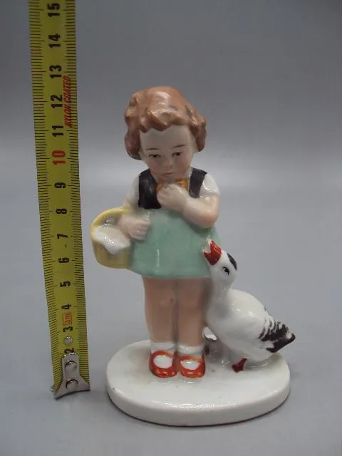 Купити Фигура фарфор статуэтка Германия девочка с корзиной и уткой уточкой высота 12,4 см №13637