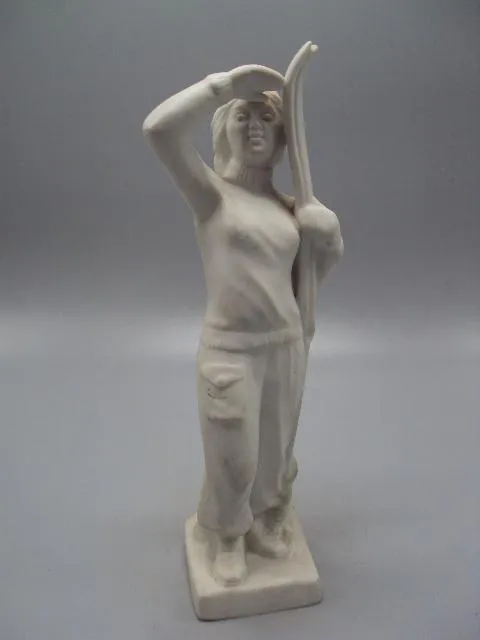 Фигура фарфор статуэтка Барановка лыжница спорт девушка с лыжами высота 23,5 см №14096 Характеристики