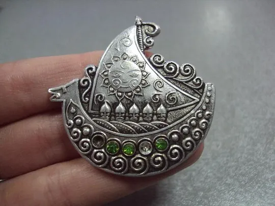 Купити знак брошка детский ладья парусник богатыри контурный №10558