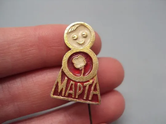 Купити знак 8 марта неваляшка №15283