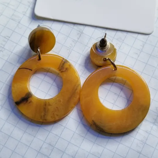 Сережки з глянцевим покриттям в Україні