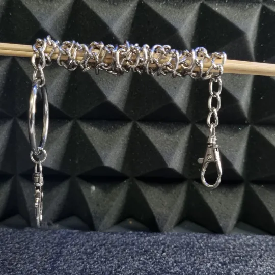 Металевий ланцюг-аксесуар з карабінами та кільцем З аукціону