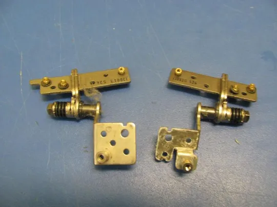 №100-3 петлі кріплення матриці для SAMSUNG NP700G7C NP700G7A 700G оригінал Де купити