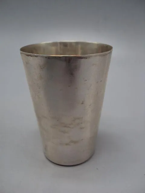 Рюмка стопка резьба цветок и листья серебро клеймо голова вес 35,82 г размер 6,3х4,5 см №14320 Характеристики